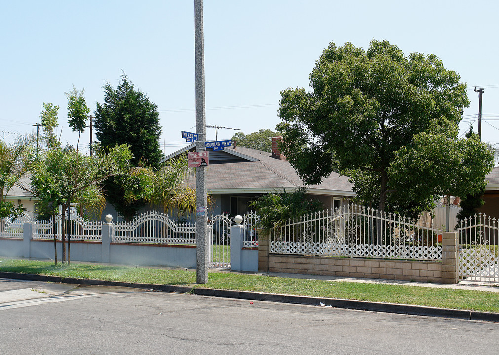 2158 Mountain View Ave in Anaheim, CA - Building Photo