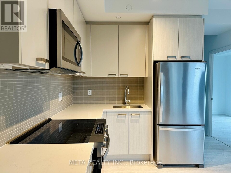 20 Soudan Ave in Toronto, ON - Building Photo