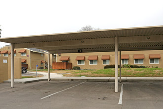 Carolyn Apartments in Corcoran, CA - Building Photo - Building Photo