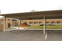 Carolyn Apartments in Corcoran, CA - Foto de edificio - Building Photo