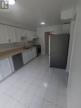 2 Laguna Crescent in Markham, ON - Building Photo - Building Photo