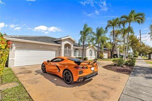 8531 SW 12th St in Miami, FL - Building Photo