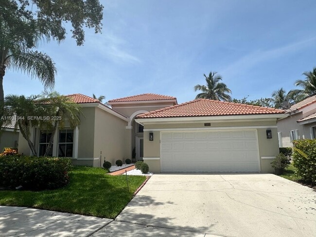 388 Carrington Dr in Weston, FL - Building Photo - Building Photo