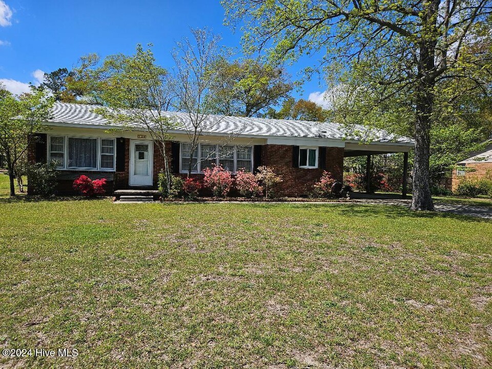 112 Yaupon Dr in Cape Carteret, NC - Foto de edificio