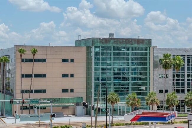 1208 E Kennedy Blvd in Tampa, FL - Foto de edificio - Building Photo