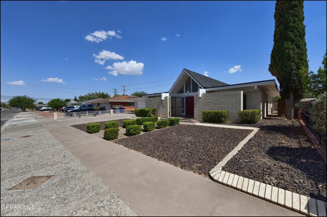 8400 Parkland Dr in El Paso, TX - Building Photo - Building Photo