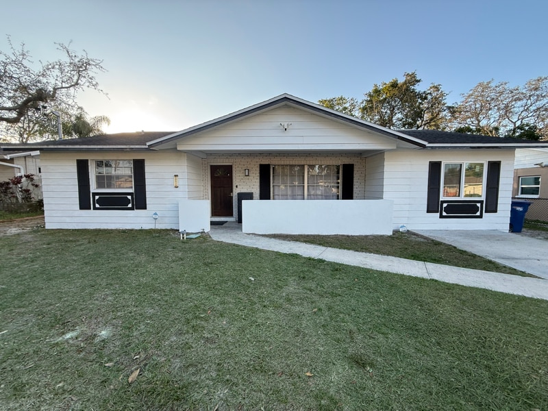 10920 N 29th St in Tampa, FL - Foto de edificio