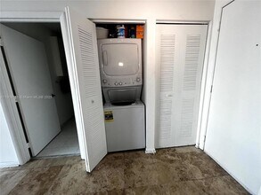 133 NE 2nd Ave, Unit 617 in Miami, FL - Building Photo - Building Photo