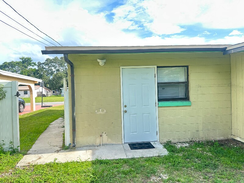 1121 Ibsen Ave in Orlando, FL - Foto de edificio