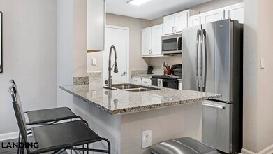 3751 Heritage Towne Blvd., Unit 2210 in Midlothian, TX - Foto de edificio - Building Photo