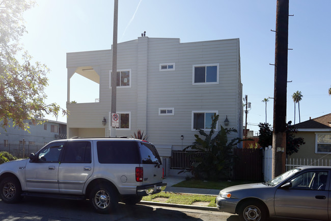 14806 Delano St in Van Nuys, CA - Building Photo - Building Photo