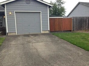 2580 Lyon St SE in Albany, OR - Building Photo - Building Photo