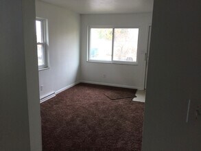 959 Lindsay Ave, Unit 959 in Akron, OH - Foto de edificio - Building Photo