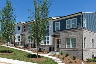 369 Skylar Way SE in Atlanta, GA - Building Photo