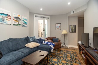 50 E Chicago Ave in Chicago, IL - Building Photo - Building Photo