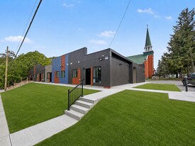 199 Pine St in Tay, ON - Building Photo