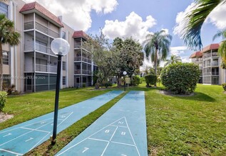 3521 Inverrary Dr in Lauderhill, FL - Building Photo - Building Photo