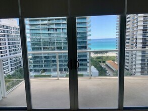 5750 Collins Ave, Unit 12 H in Miami Beach, FL - Building Photo - Building Photo