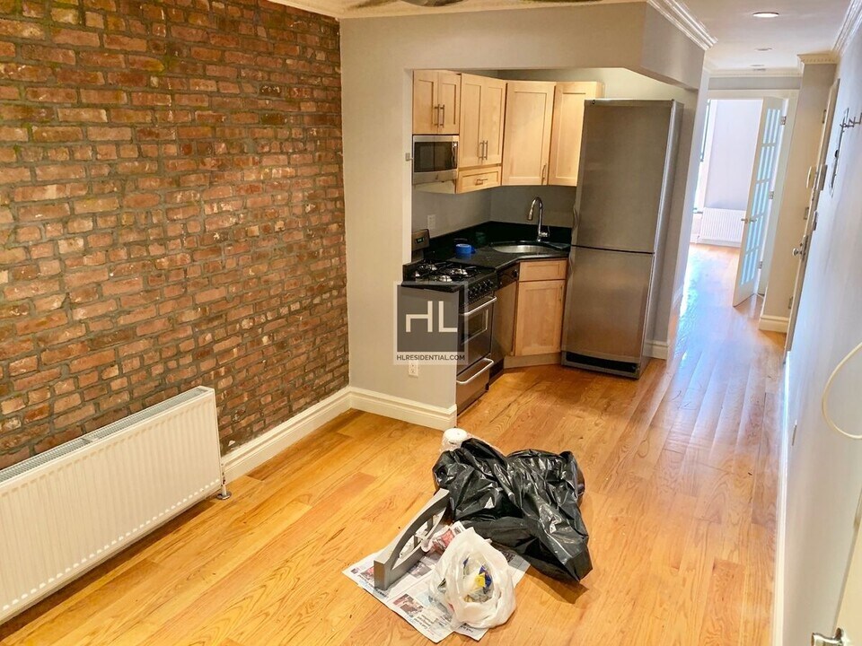 East 5th Street in New York, NY - Building Photo
