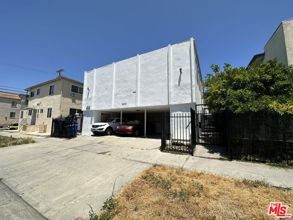 5853 Gregory Ave in Los Angeles, CA - Building Photo