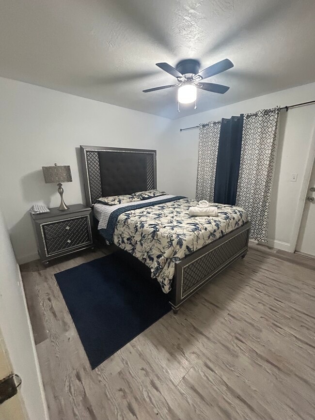 1091 SW 32nd Ct, Unit Marina APT in Fort Lauderdale, FL - Foto de edificio - Building Photo