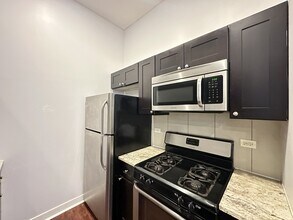 2944 W Montrose Ave in Chicago, IL - Building Photo - Building Photo