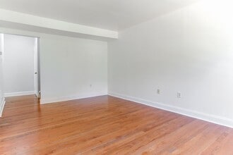 577 W Diamond Ave in Gaithersburg, MD - Foto de edificio - Building Photo