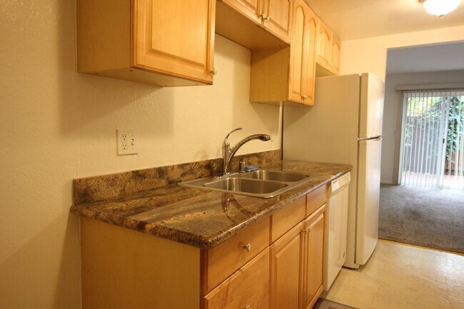 2904 Yulupa Ave in Santa Rosa, CA - Building Photo - Building Photo