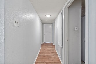 10211 Sugar Branch Dr in Houston, TX - Building Photo - Building Photo