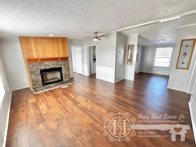 2008 Burnett Church Rd in Graham, NC - Foto de edificio - Building Photo