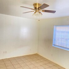 5704 Edgemoor Dr in Houston, TX - Building Photo - Building Photo