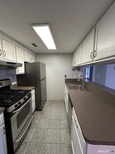 90 Little Oak Ln in Rocky Hill, CT - Building Photo - Building Photo