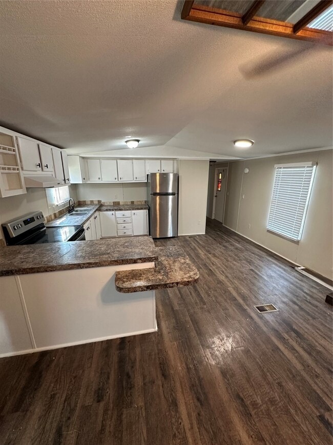 property at 2021 N Battlebell Rd