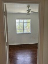 2050 NE 167th St in North Miami Beach, FL - Building Photo - Building Photo