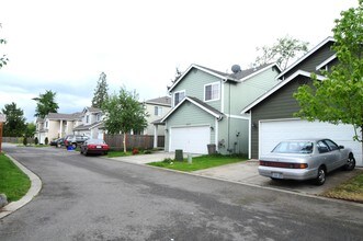 612-618 105th St SW in Everett, WA - Foto de edificio - Building Photo