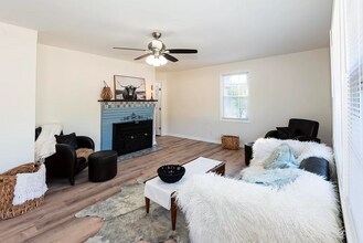 7 Sulphur Springs Rd in Greenville, SC - Building Photo - Building Photo