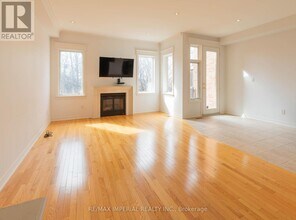 73 Southvale Dr in Vaughan, ON - Building Photo - Building Photo