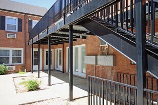 2114 Ivy Rd in Charlottesville, VA - Building Photo