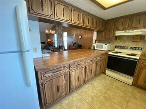 9940 Eagles Point Cir in Port Richey, FL - Building Photo - Building Photo