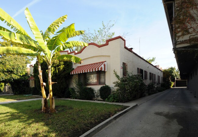 832-840 N Martel Ave in Los Angeles, CA - Building Photo - Building Photo