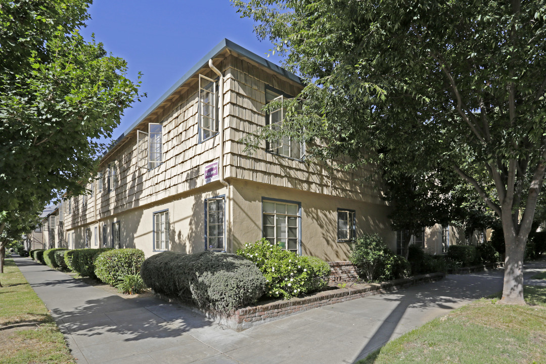 Kenwood Apartments in Sacramento, CA - Building Photo