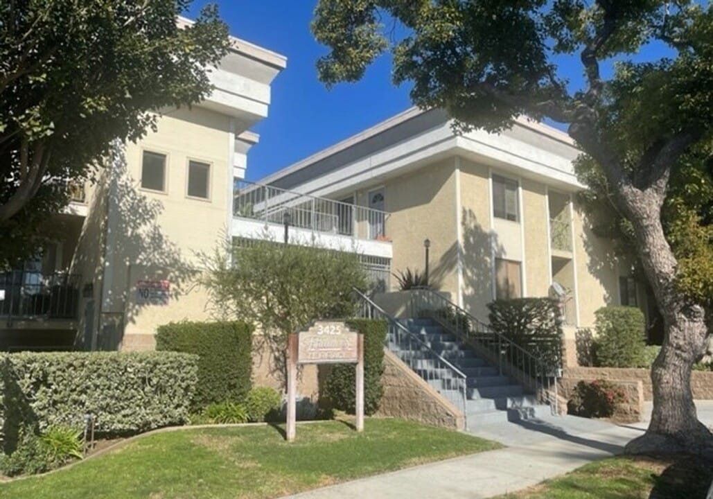 3425 E 15th St in Long Beach, CA - Building Photo