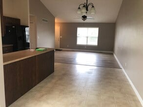 6593 Majestic Dr in North Ridgeville, OH - Foto de edificio - Building Photo