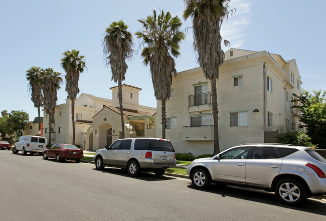 Hyde Park in Los Angeles, CA - Foto de edificio - Building Photo