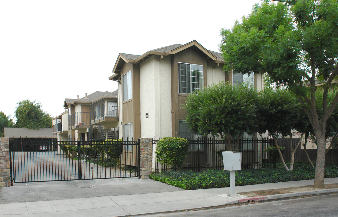 2101 Radio Ave in San Jose, CA - Foto de edificio