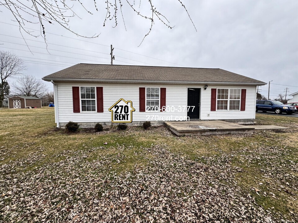 403 E 7th St in Hardinsburg, KY - Building Photo