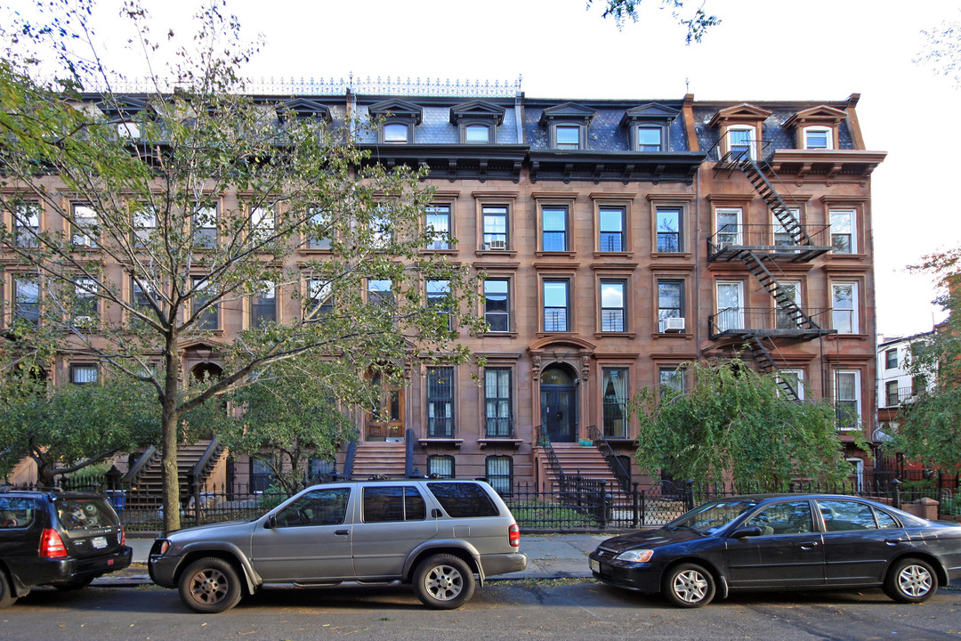 129 Prospect Pl in Brooklyn, NY - Building Photo