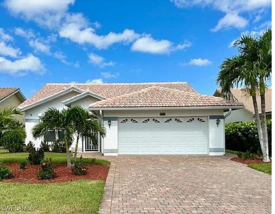 360 Fox Den Cir in Naples, FL - Building Photo