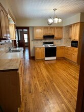 100 Bleecker St, Unit 2nd flr in Green Island, NY - Foto de edificio - Building Photo