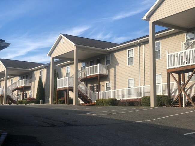 Crosswinds Apartments in Fairmont, WV - Building Photo - Building Photo